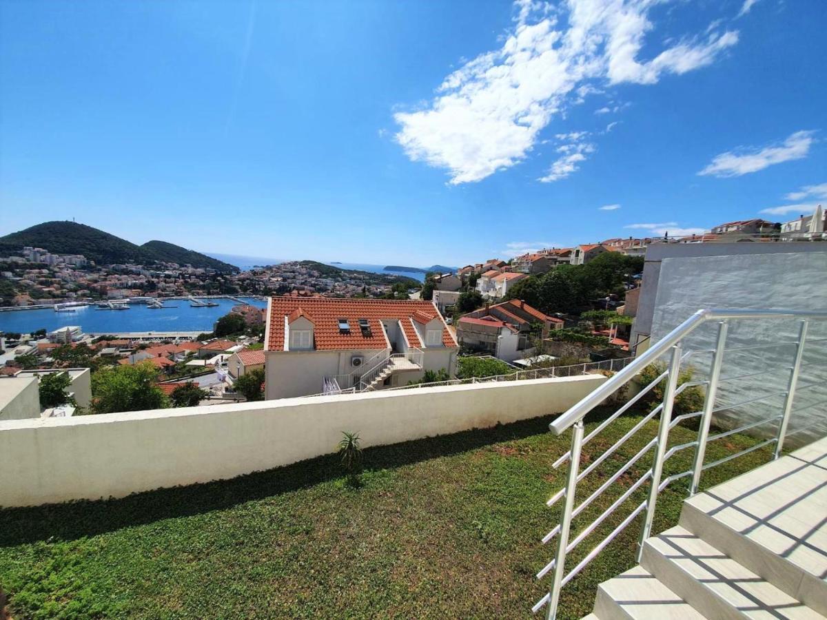 One-Bedroom Apartment Terrace Sea View