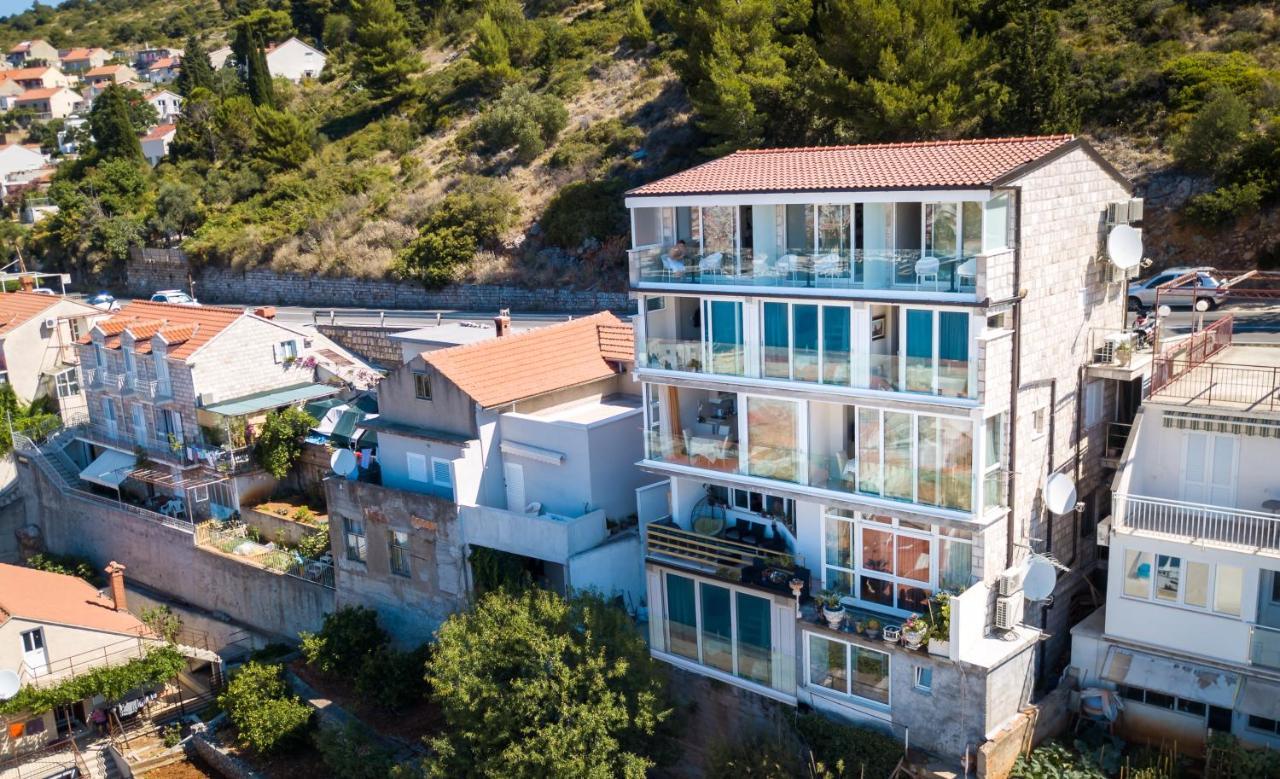 Two-Bedroom Apartment Sea View