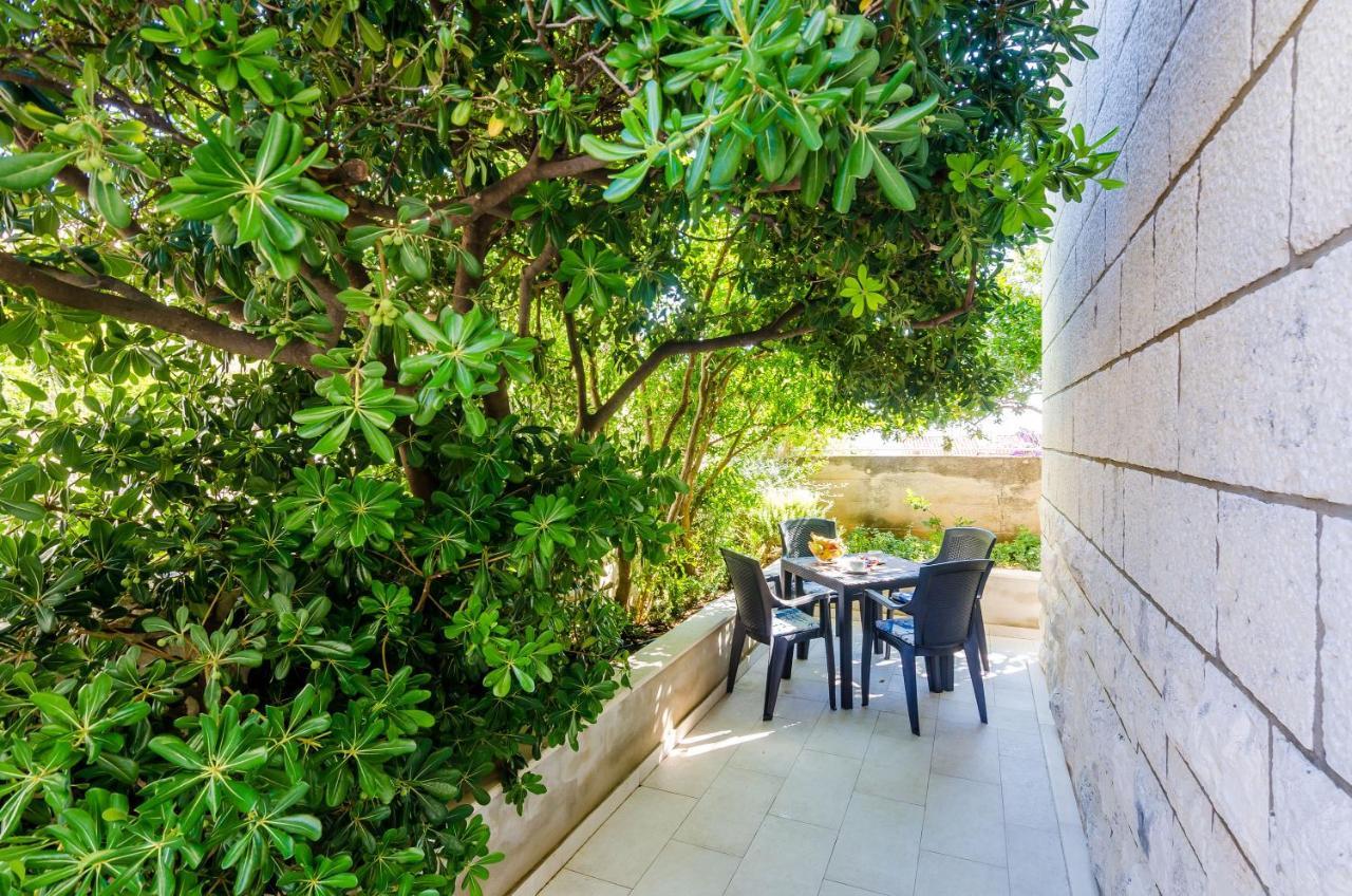 Comfort One Bedroom Apartment Terrace City View