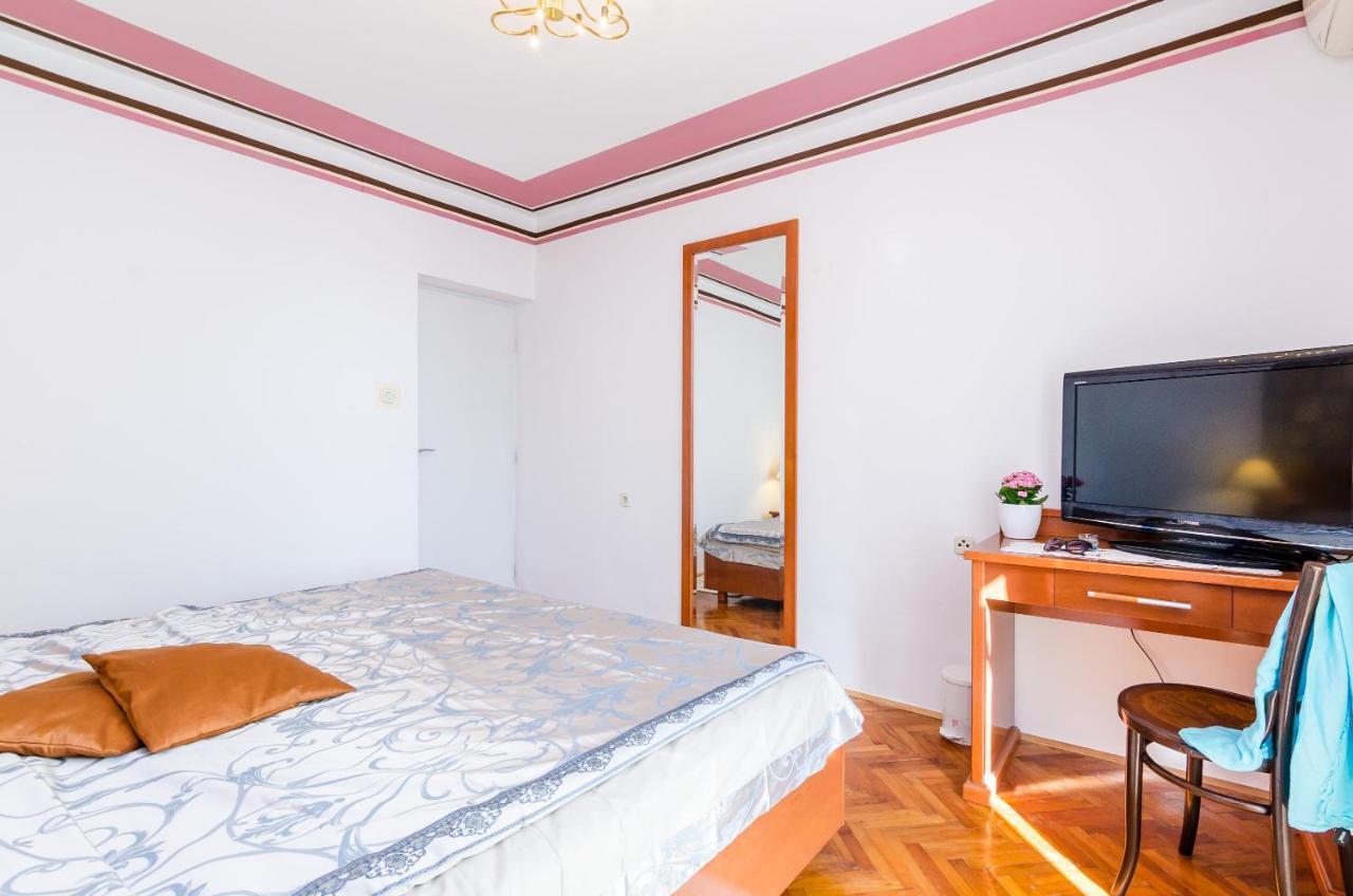 One-Bedroom Apartment Terrace