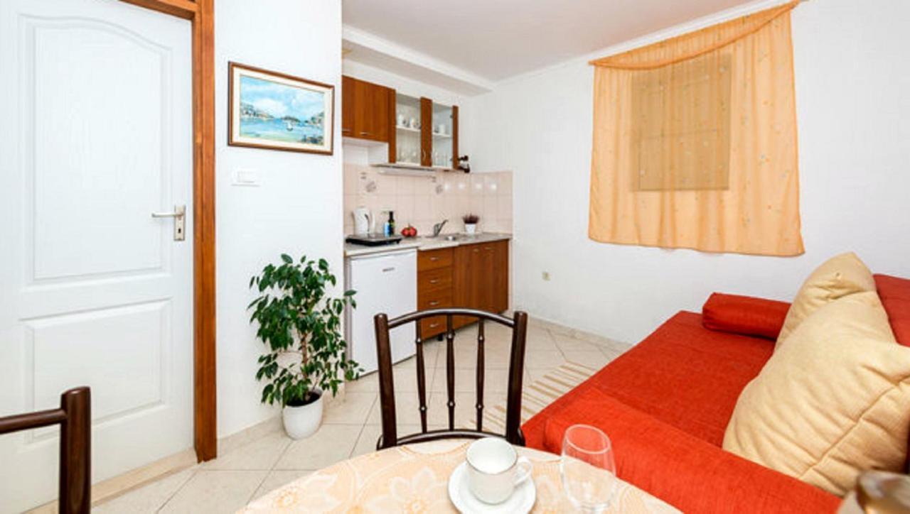 One-Bedroom Apartment Terrace
