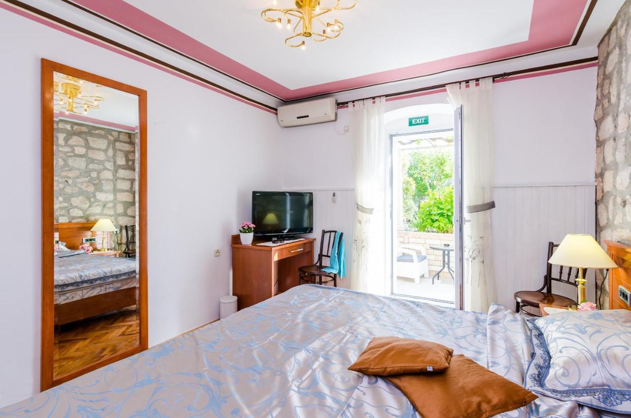 One-Bedroom Apartment Terrace