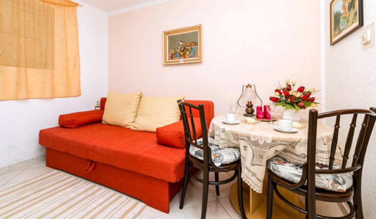 One-Bedroom Apartment Terrace