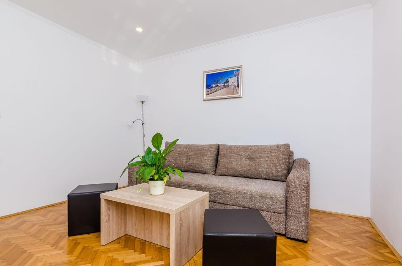 Comfort One Bedroom Apartment Terrace City View