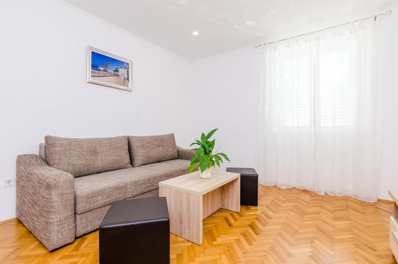 Comfort One Bedroom Apartment Terrace City View