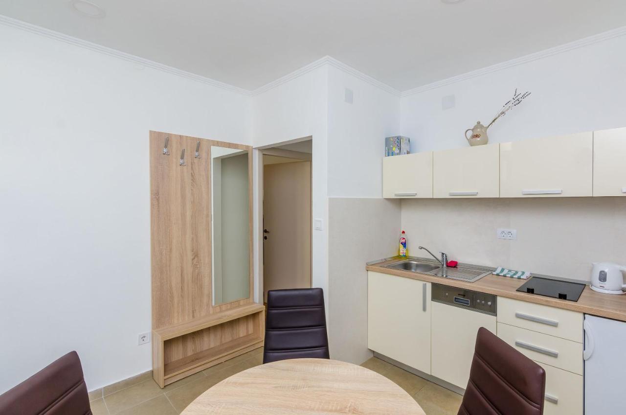Comfort One Bedroom Apartment Terrace City View