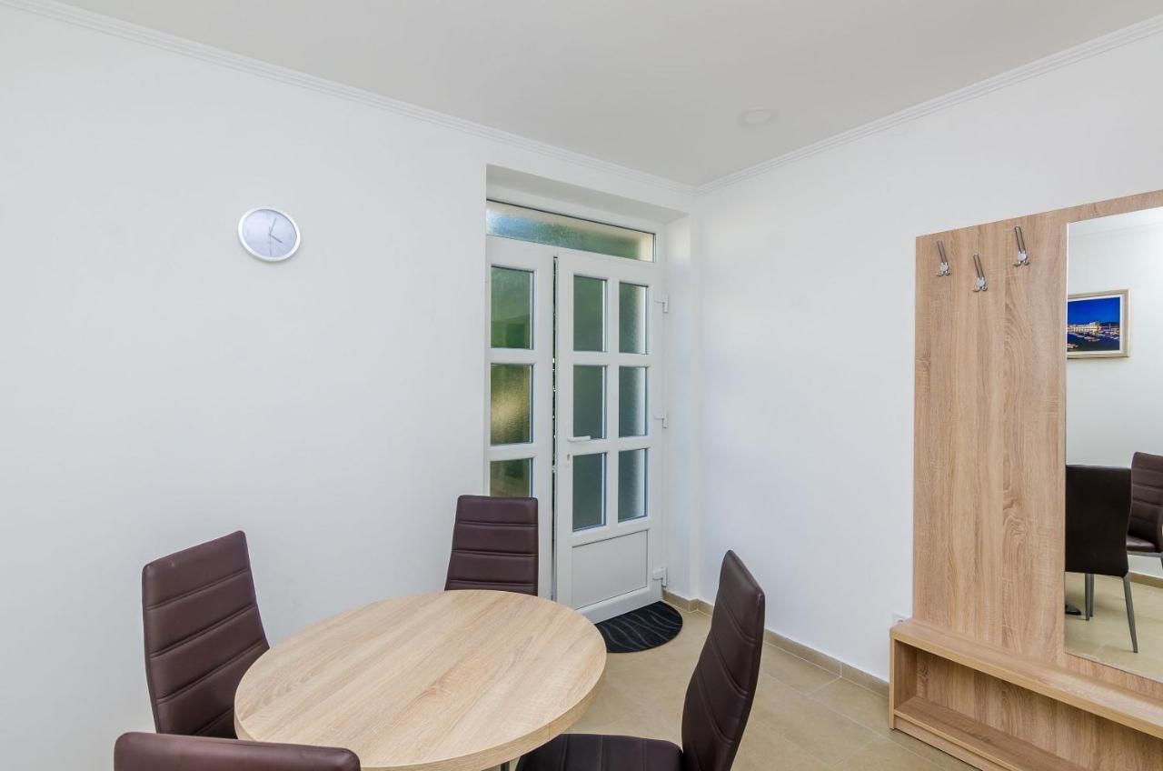 Comfort One Bedroom Apartment Terrace City View