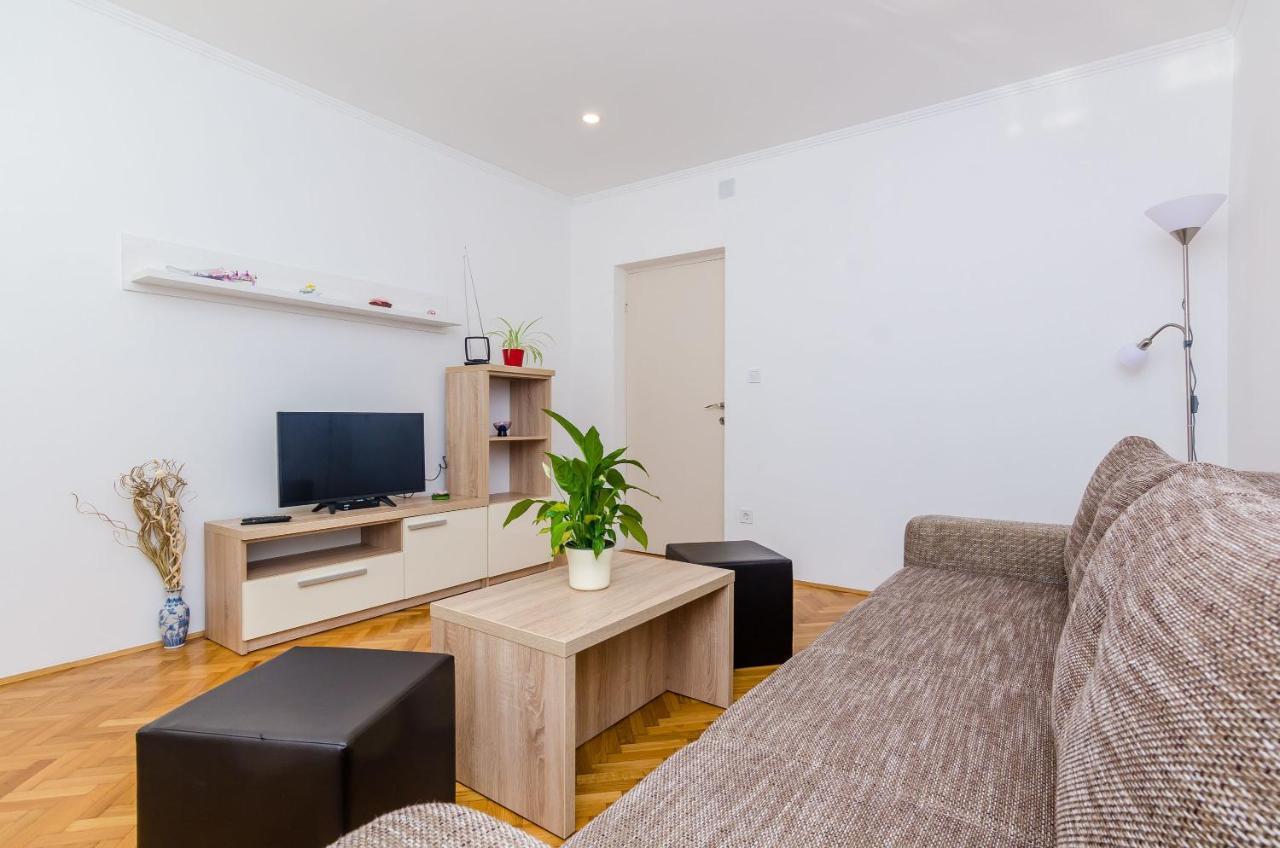 Comfort One Bedroom Apartment Terrace City View