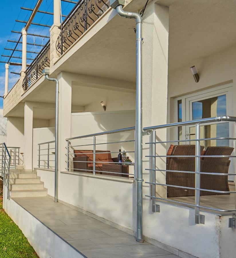 One-Bedroom Apartment Terrace Sea View