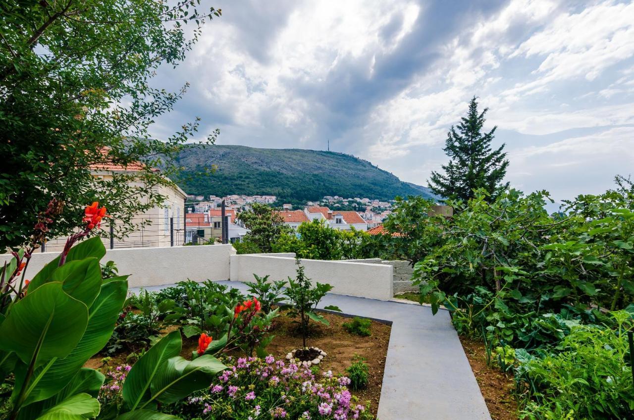 Deluxe Studio Garden View