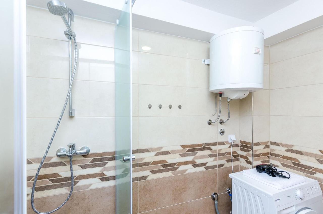 One-Bedroom Apartment Shared Terrace