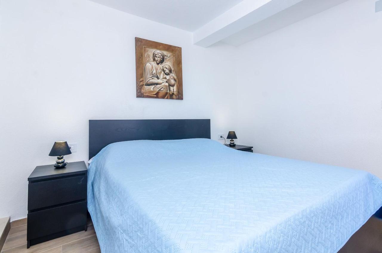 One-Bedroom Apartment Shared Terrace