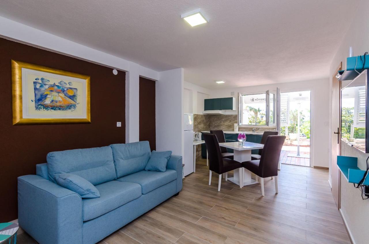 One-Bedroom Apartment Shared Terrace
