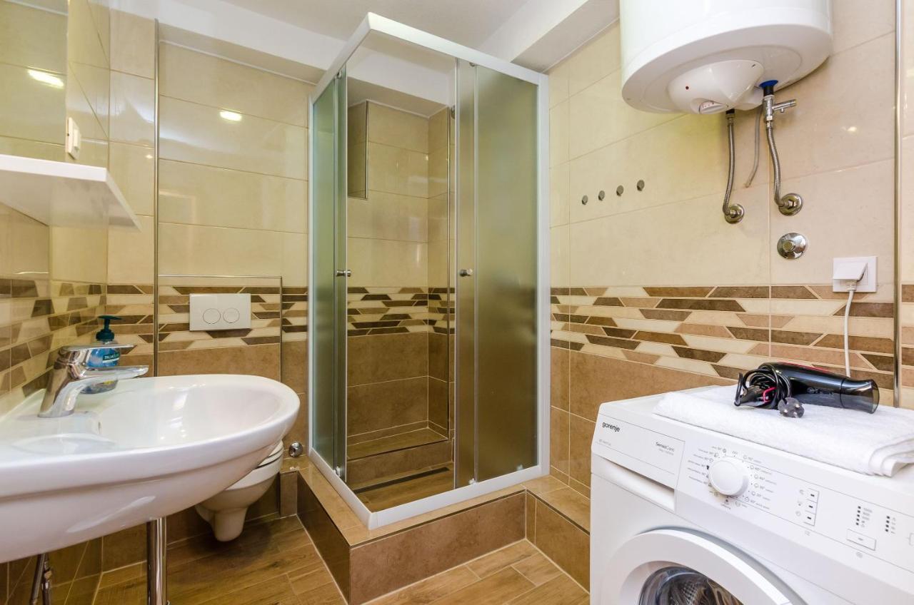 One-Bedroom Apartment Shared Terrace