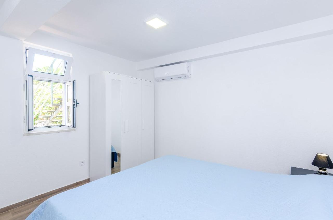 One-Bedroom Apartment Shared Terrace