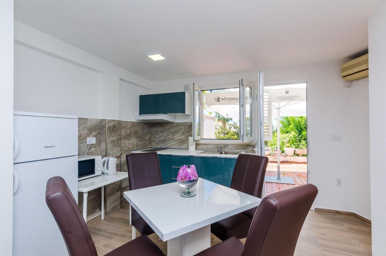 One-Bedroom Apartment Shared Terrace