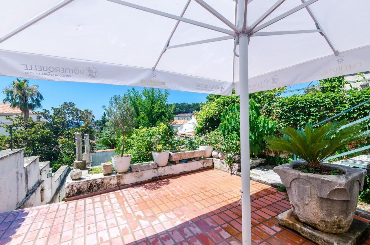 One-Bedroom Apartment Shared Terrace