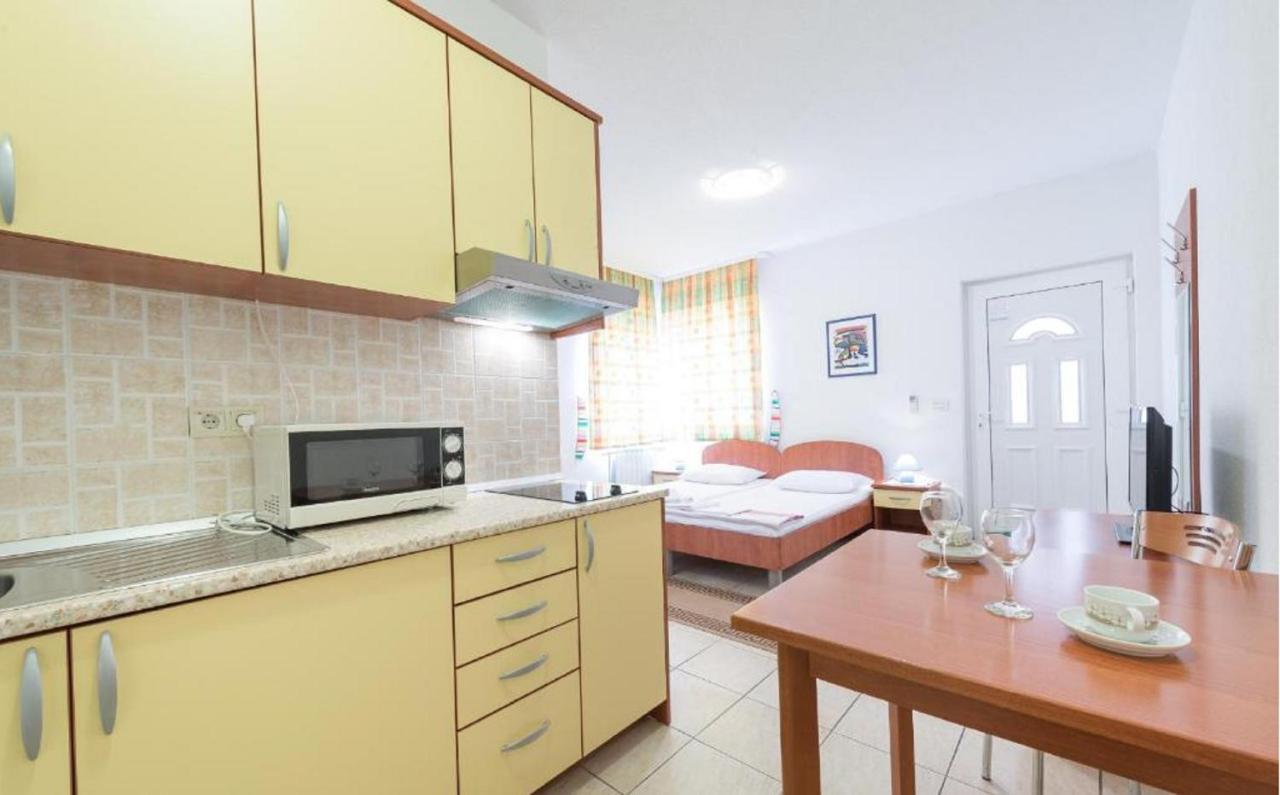 Deluxe Studio Apartment