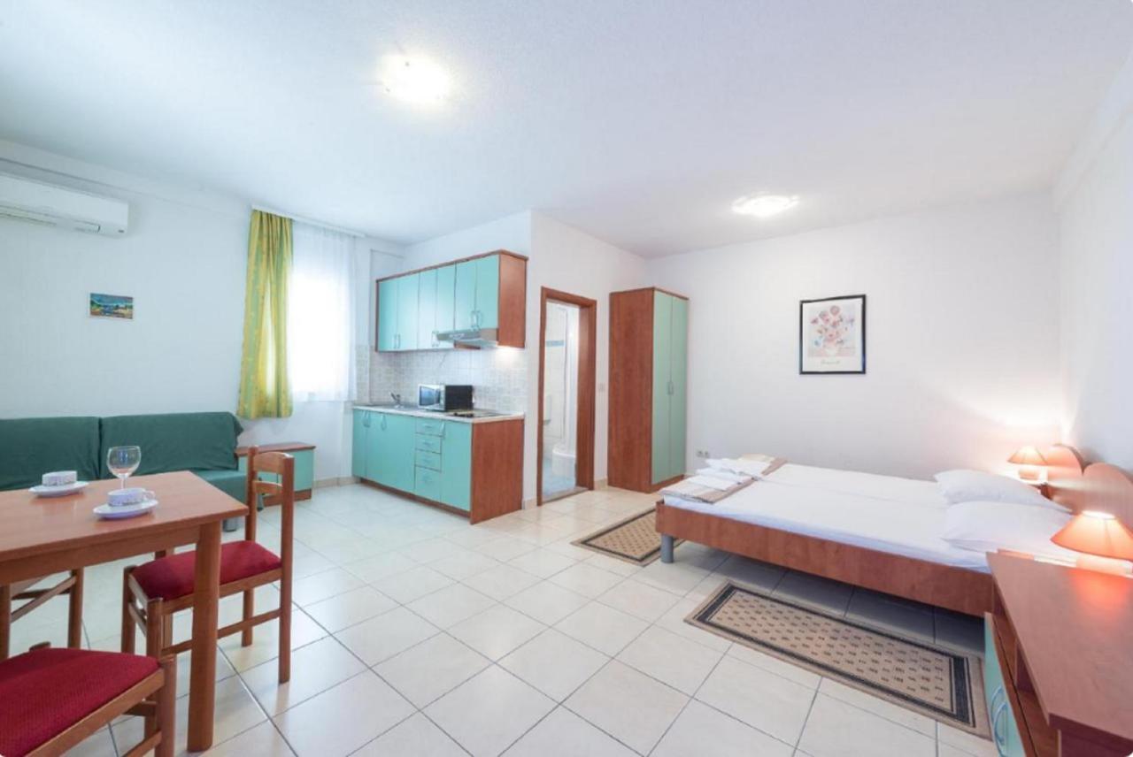 Deluxe Studio Apartment