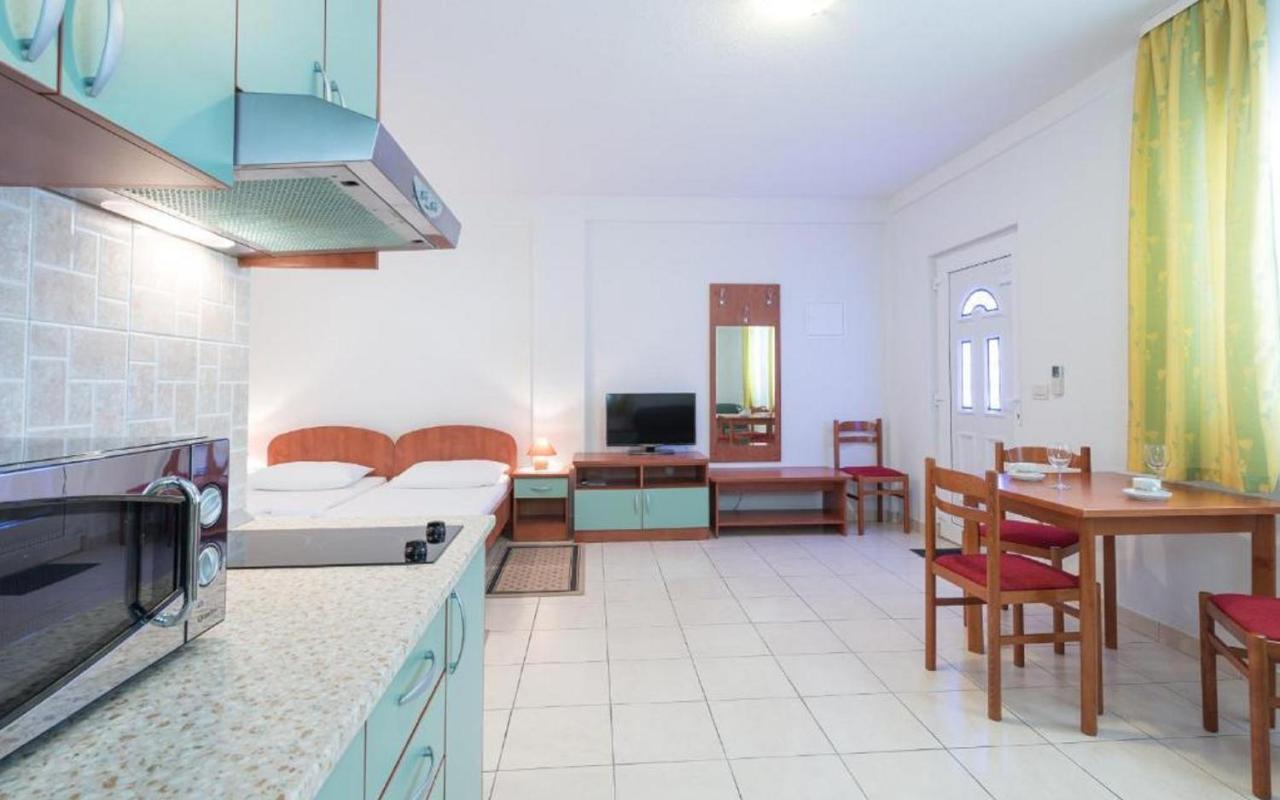 Deluxe Studio Apartment
