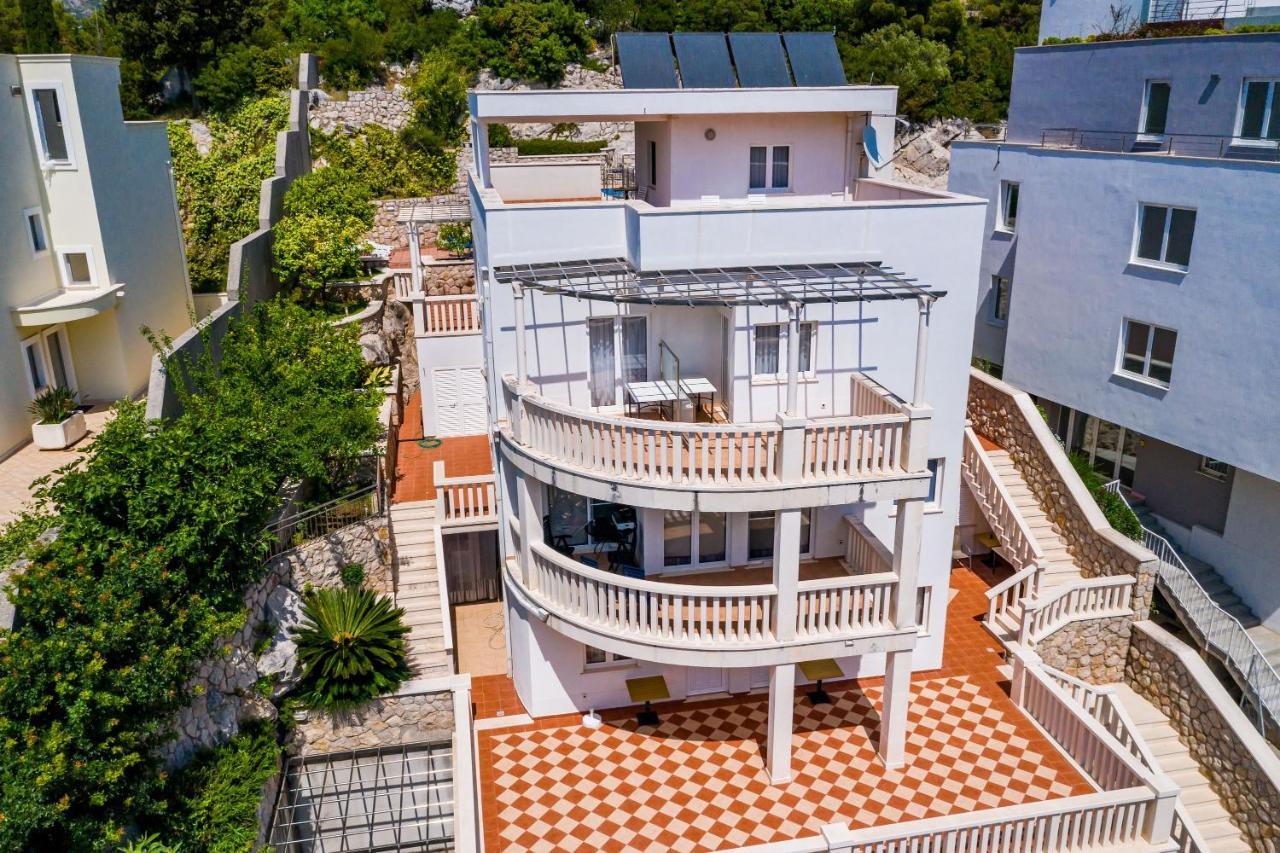 Deluxe Two Bedroom Apartment Terrace