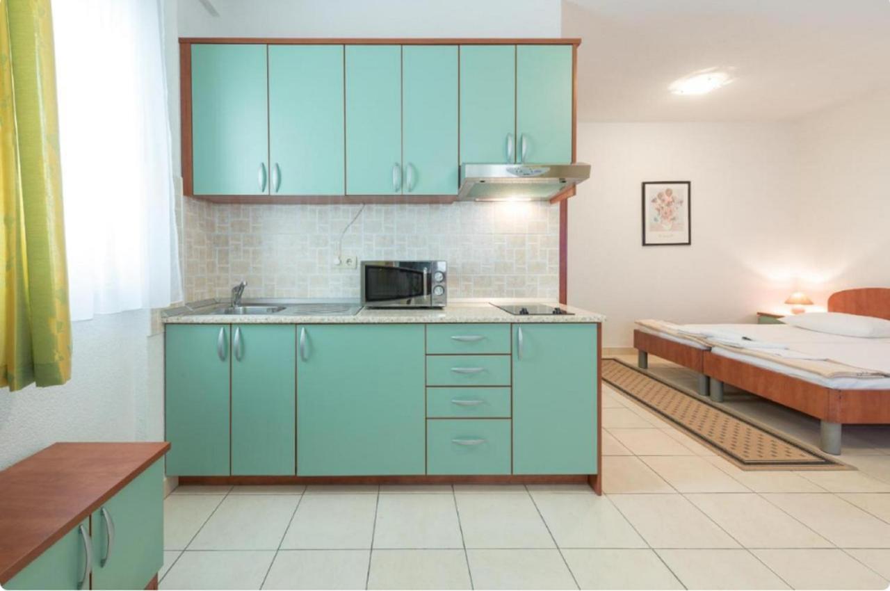 Deluxe Studio Apartment