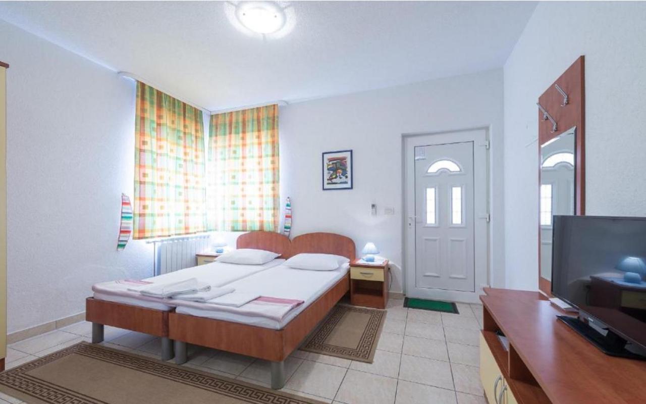Deluxe Studio Apartment