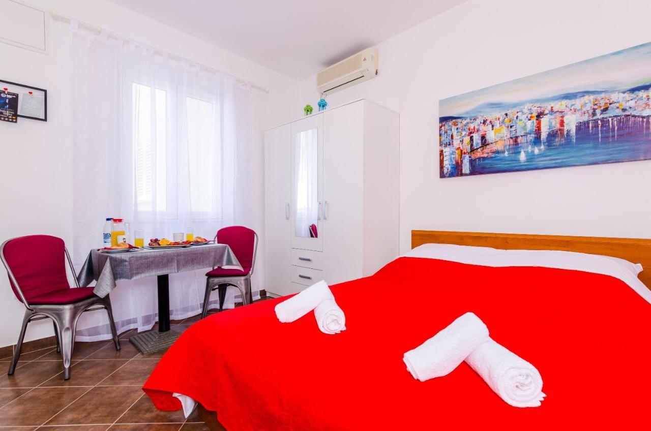 Studio Apartment Terrace City View
