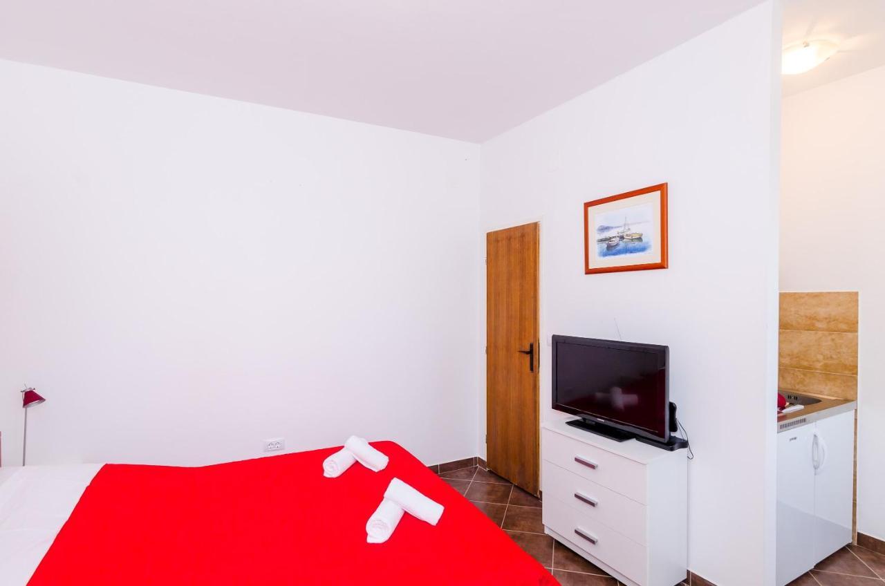 Studio Apartment Terrace City View