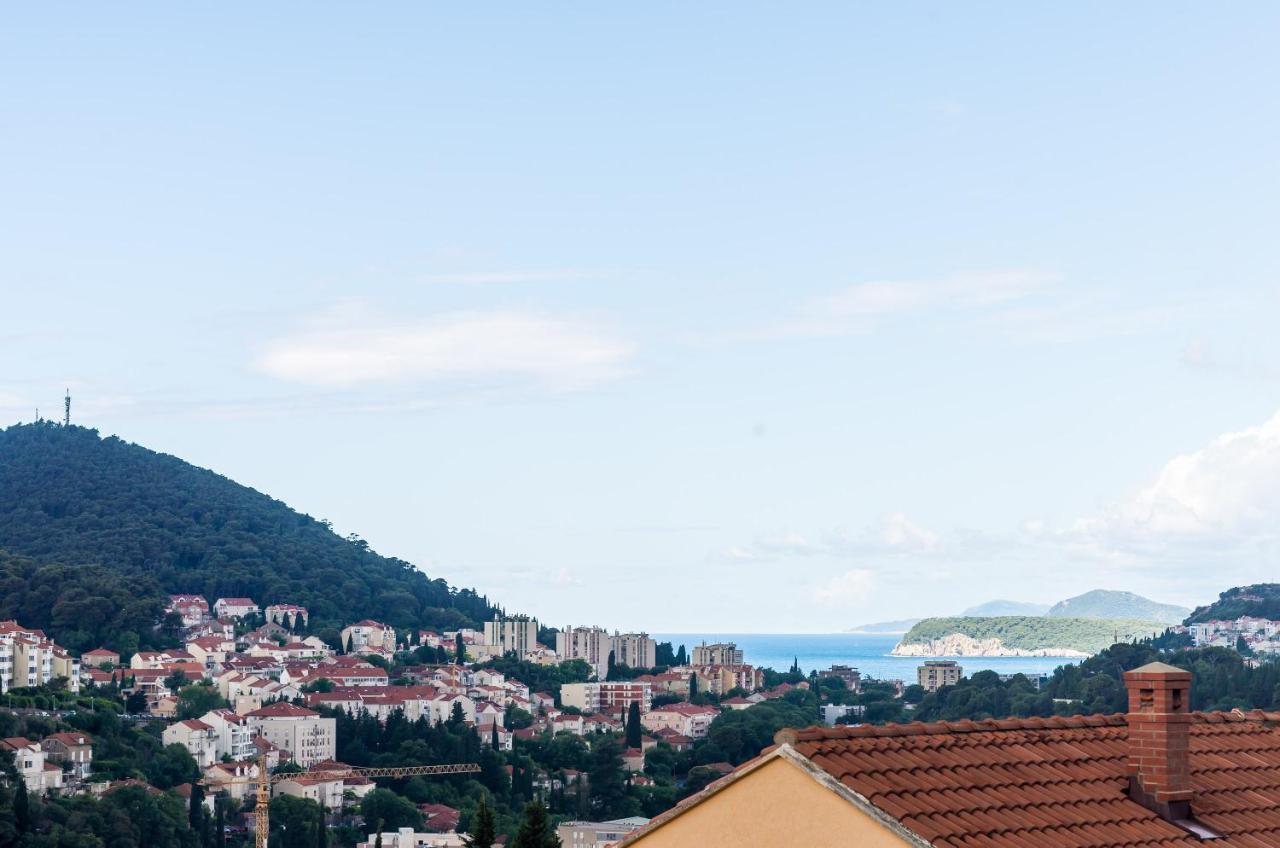 Studio Apartment Terrace City View