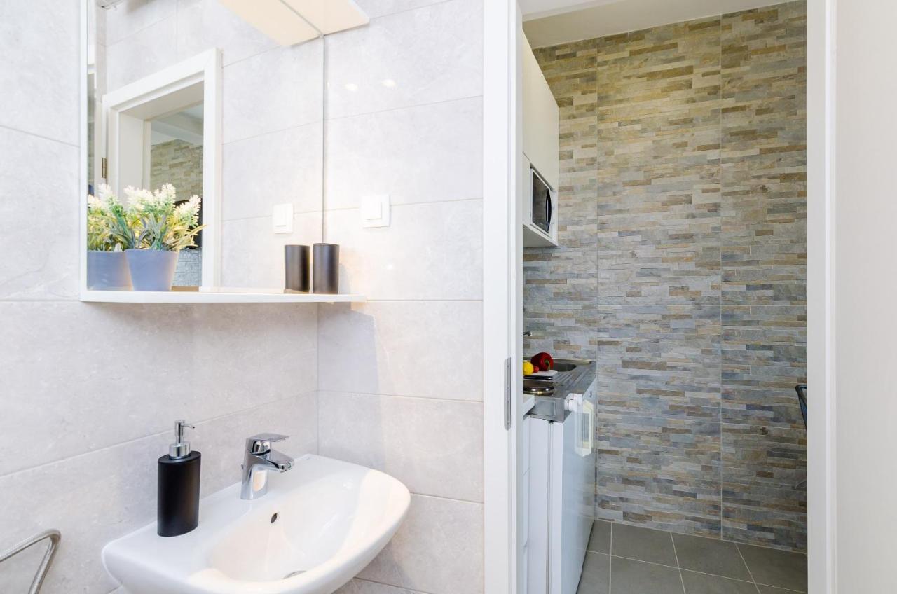 Comfort Studio Apartment Terrace City View
