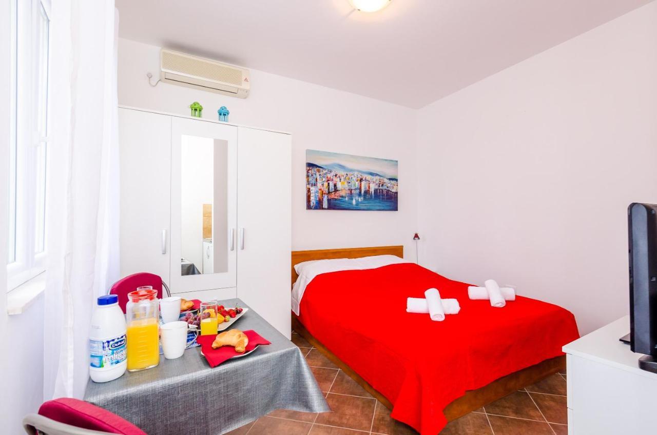 Studio Apartment Terrace City View