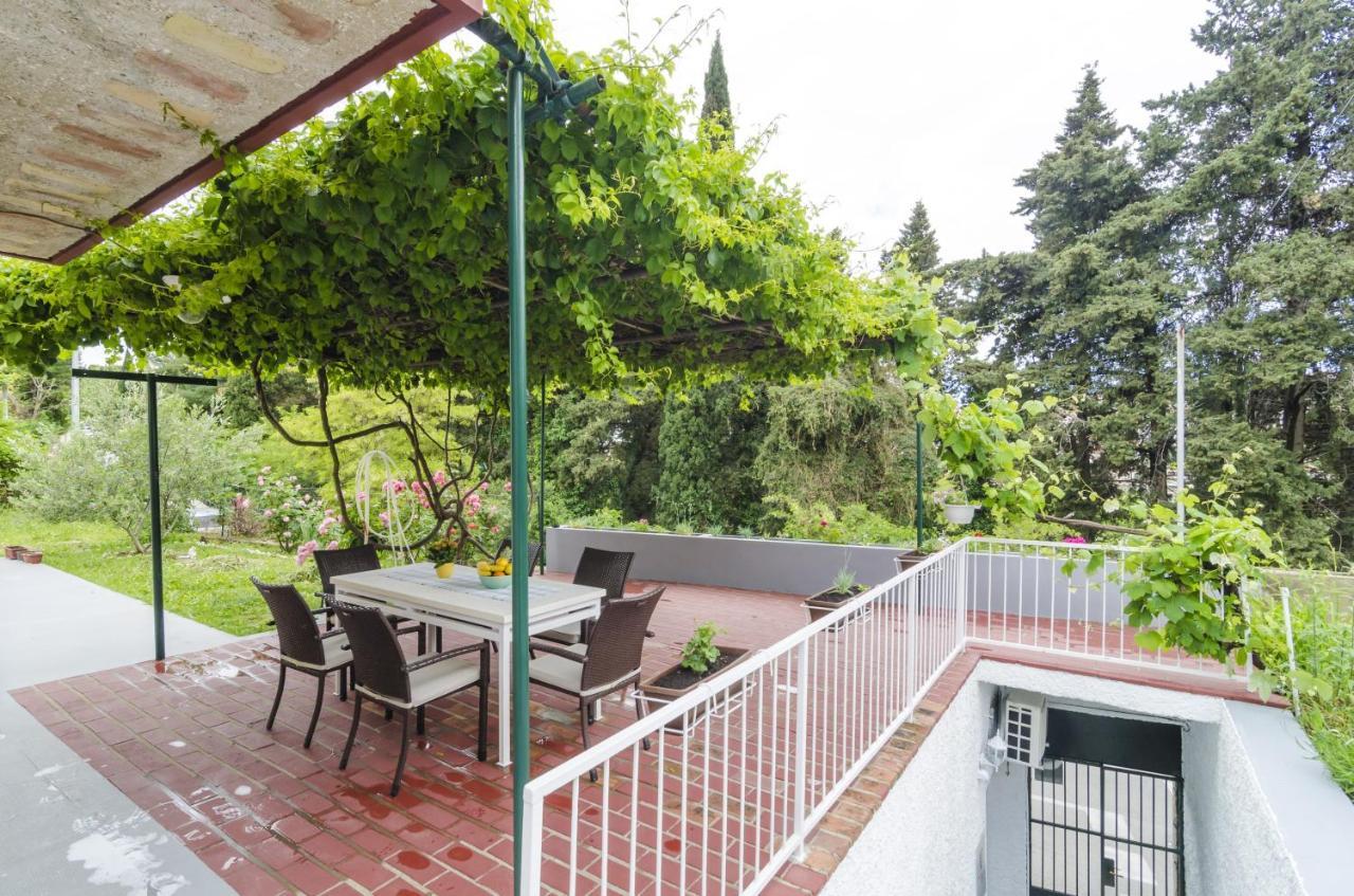 Studio Apartment Patio City View