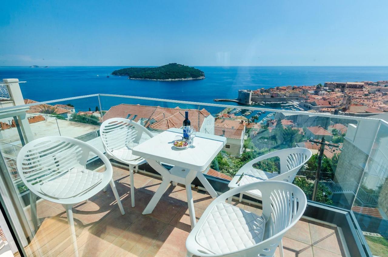 Comfort Three-Bedroom Apartment Balcony Sea View Second Floor