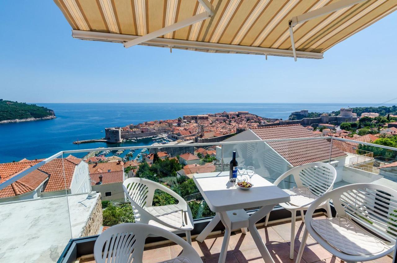 Comfort Three-Bedroom Apartment Balcony Sea View Second Floor