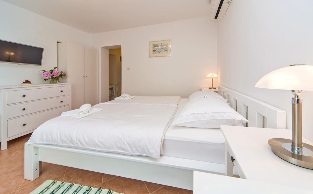 One-Bedroom Apartment Terrace