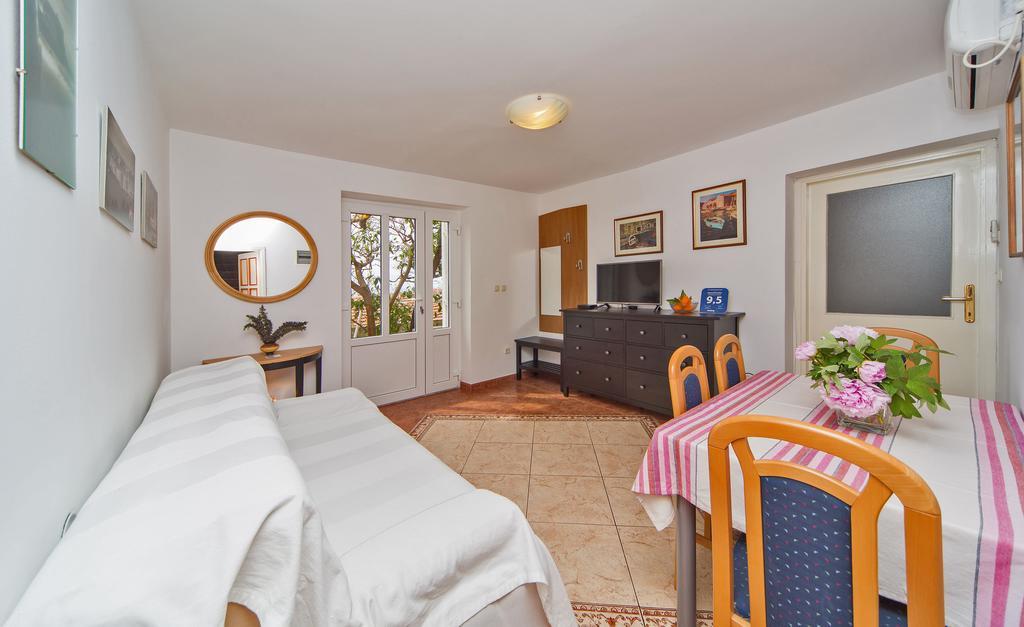 One-Bedroom Apartment Terrace