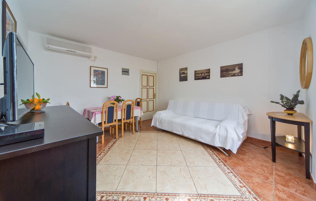 One-Bedroom Apartment Terrace