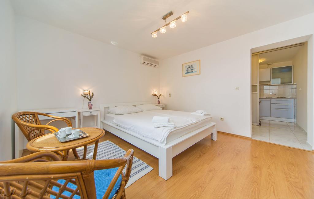 One-Bedroom Apartment Terrace