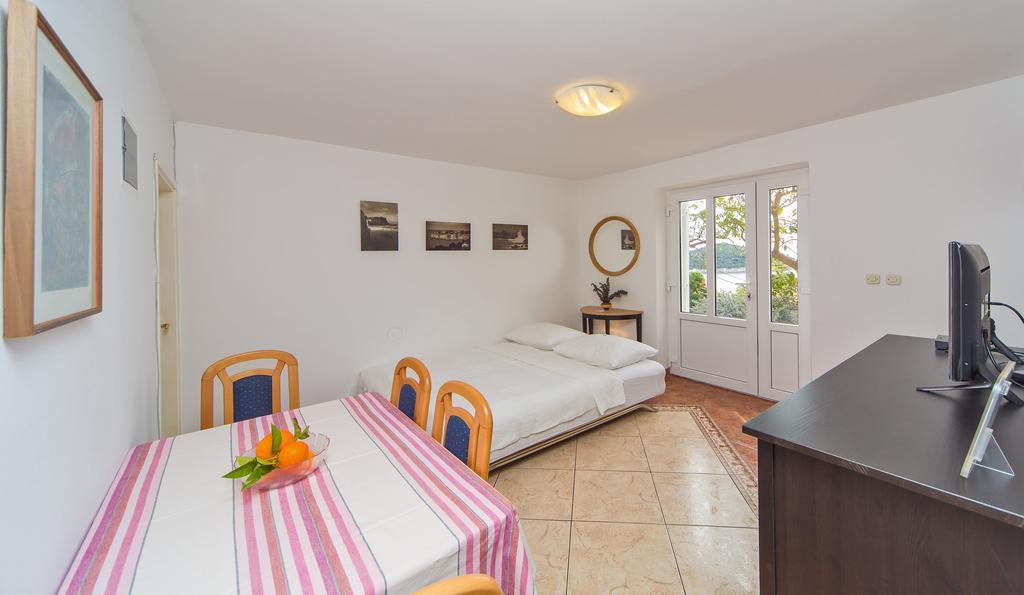 One-Bedroom Apartment Terrace