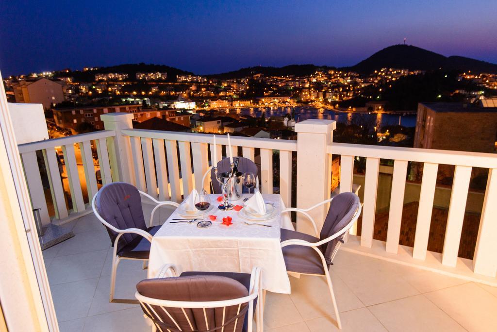 Two-Bedroom Apartment Terrace Sea View