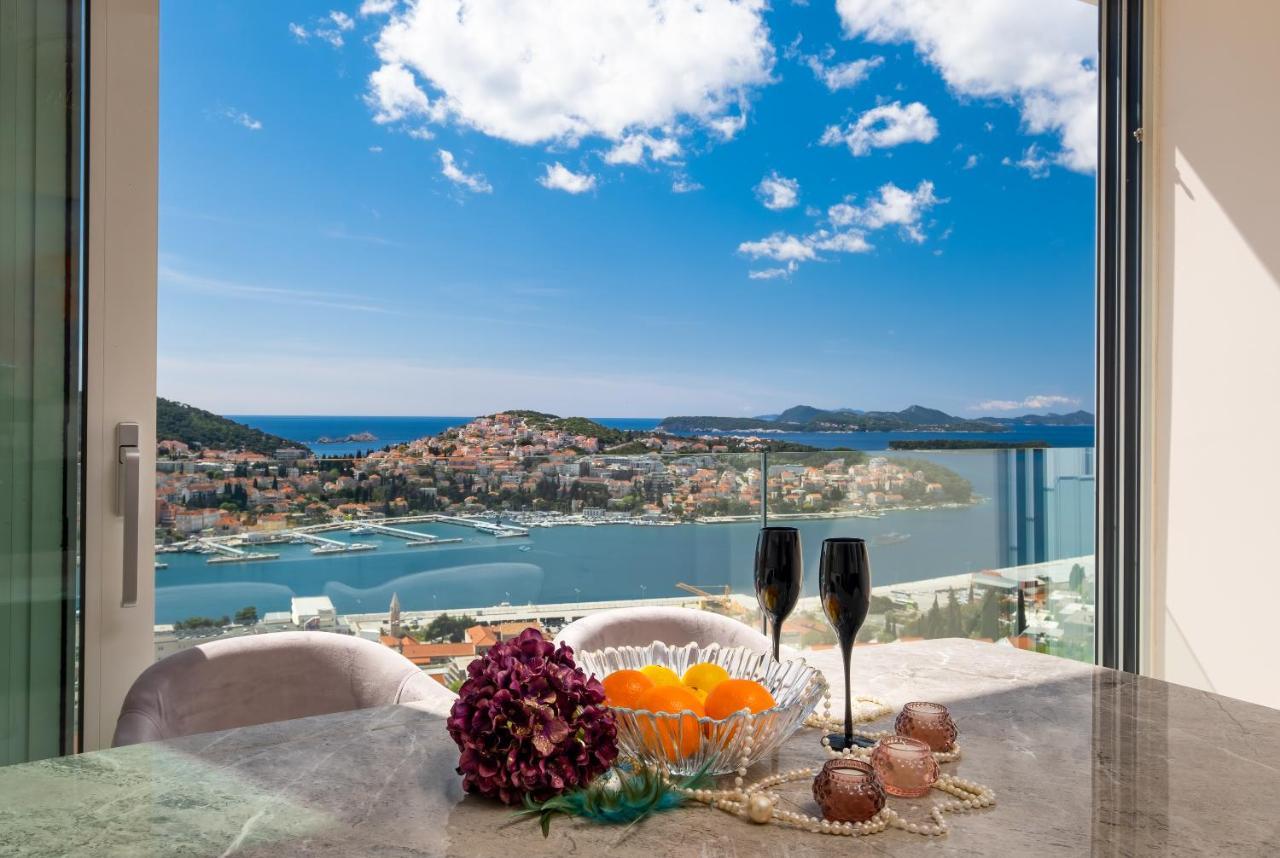 Two-Bedroom Apartment Sea View