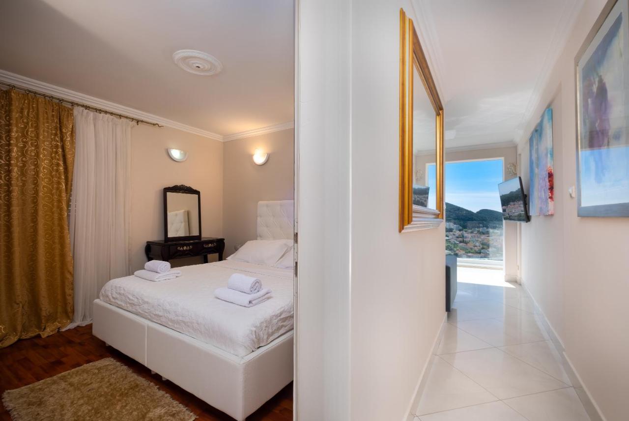 Two-Bedroom Apartment Sea View
