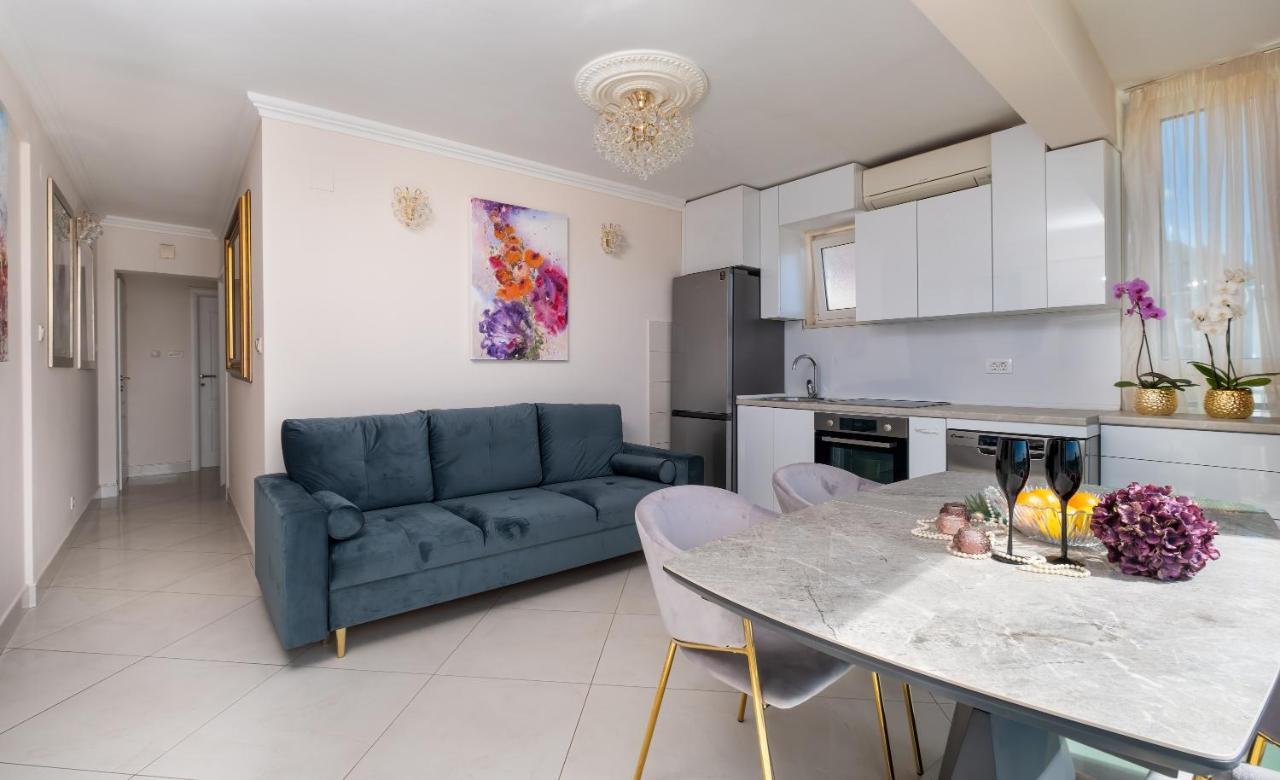 Two-Bedroom Apartment Sea View