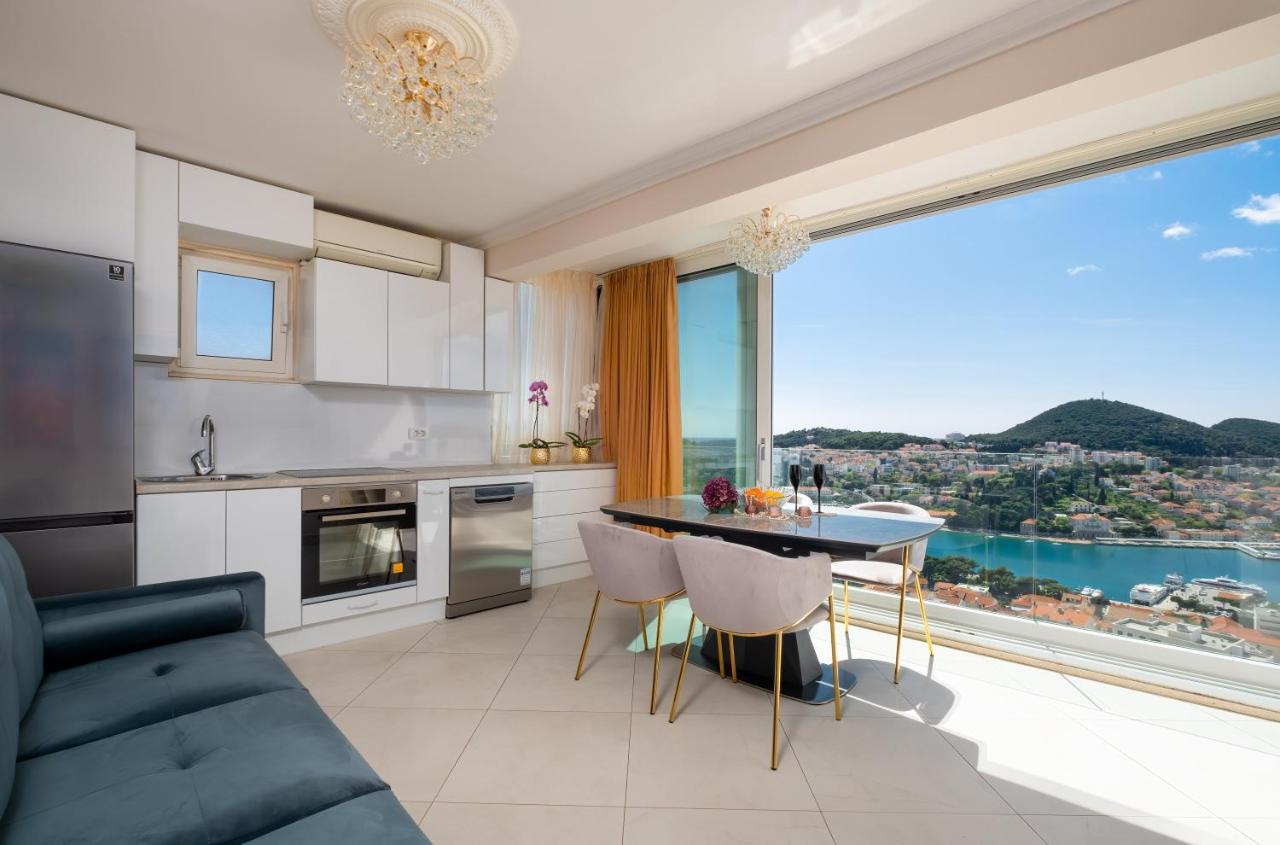 Two-Bedroom Apartment Sea View