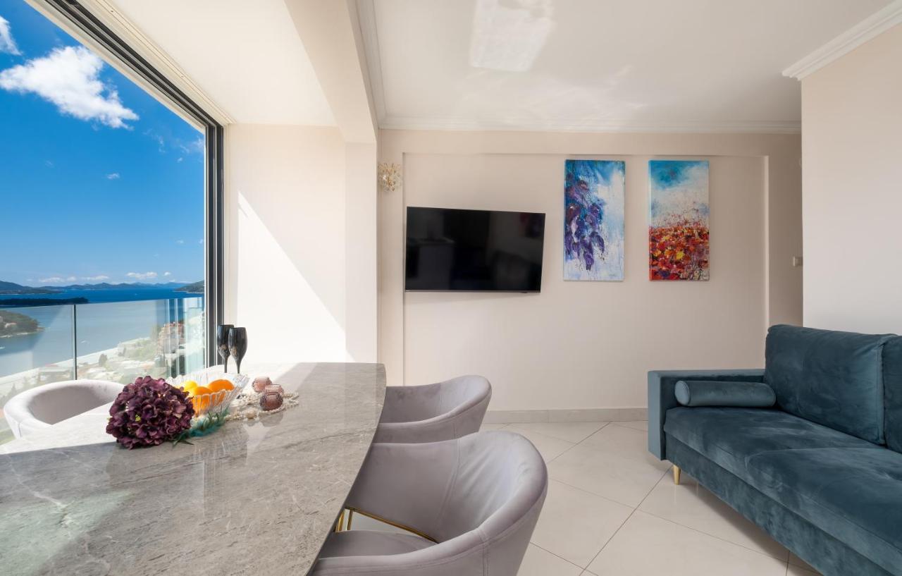 Two-Bedroom Apartment Sea View