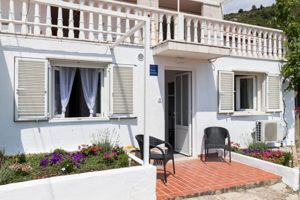 One-Bedroom Apartment Terrace Sea View