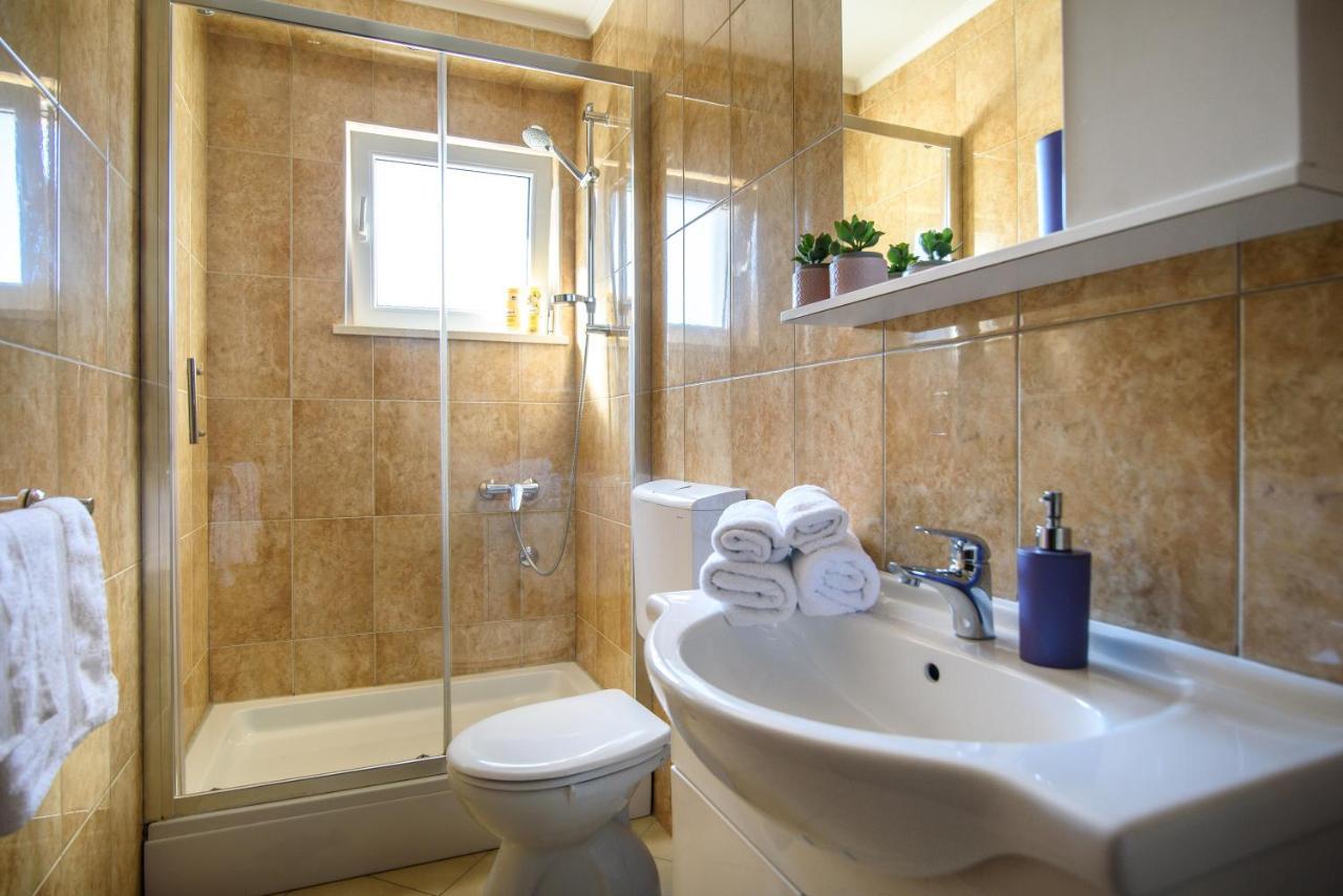 Comfort One-Bedroom Apartment Terrace