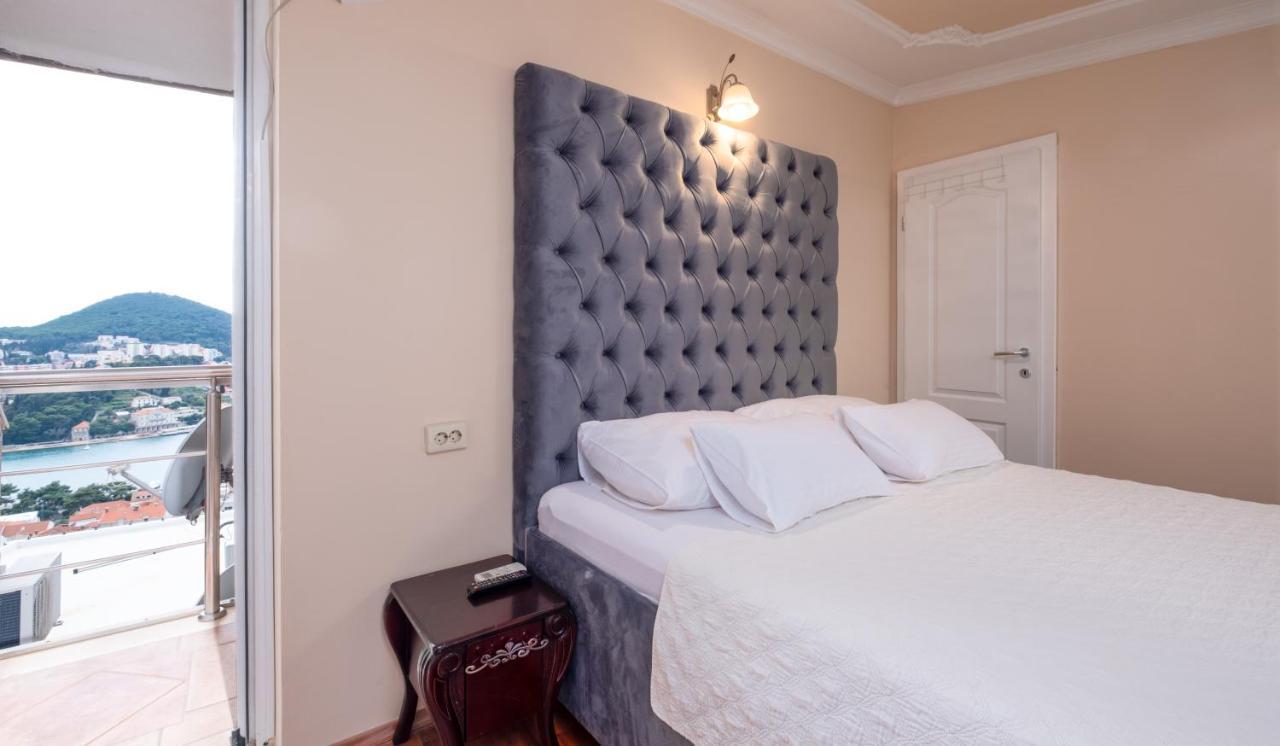 Two-Bedroom Apartment Sea View
