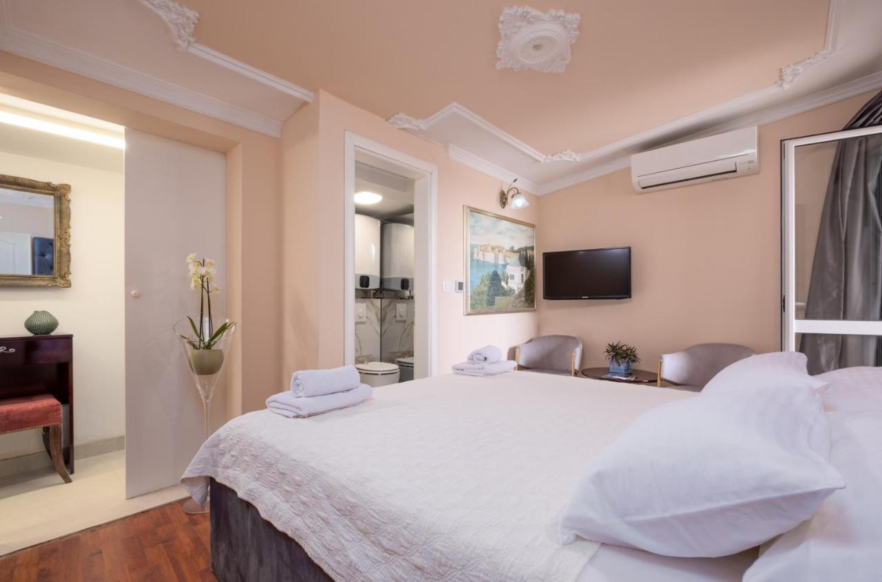 Two-Bedroom Apartment Sea View